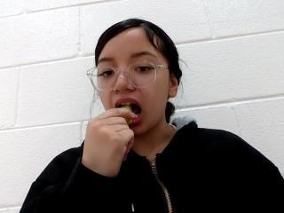 eating in gym like a biggie eating in gym like a biggie
