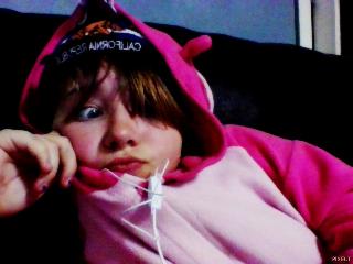 Im watching scary videos, probably shouldnt be tho bc it 8pm lol