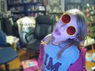 Y'ALL IT'S THE QUEEN Y'ALL IT'S THE QUEEN
