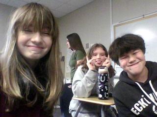 LEVI IM KHLOE TRUSTTT