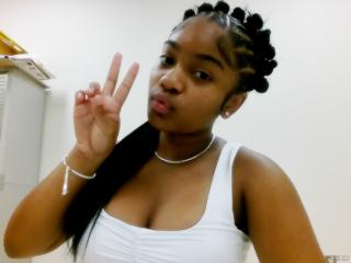 do the same pose if you think I'm pretty or you like my hair do the same pose if you think I'm pretty or you like my hair