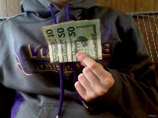 Money makes everybody happy
~B Money makes everybody happy
~B