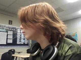 My hair is way too flat for ts
