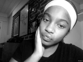 Its late but not tired :/ Its late but not tired :/