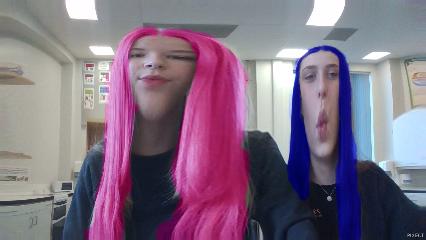 me and my bestie having fun in our fav class!! we loveee  blue and pink and love how we can dye our hair! SO FUN X