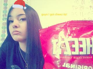 everyone I've got some cheez itz everyone I've got some cheez itz