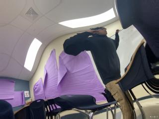E E